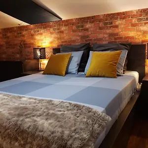 https://room-with-private-wc-with-free-parking.hotels-lisbon-portugal.com