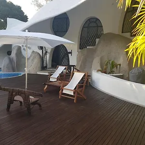 https://brown-sugar-lodge-beau-vallon-mahe.maheislandhotels.com
